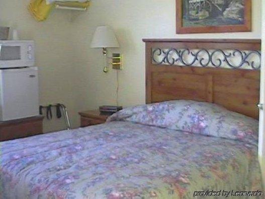 Riverbend Lodging Bryson City Room photo